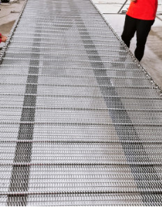 Disesuaikan Food Grade 304 SS Wire Mesh Conveyor Belt Metal Chain Link