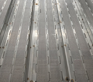 SUS304 Plate Link Wire Mesh Conveyor Belt Untuk Transportasi Butir Makanan