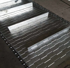 Sabuk Plat Rantai Konveyor Chip Stainless Steel 430 berlubang